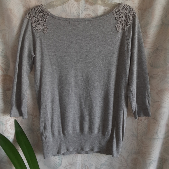- Forever21 Gray Top - Picture 6 of 6